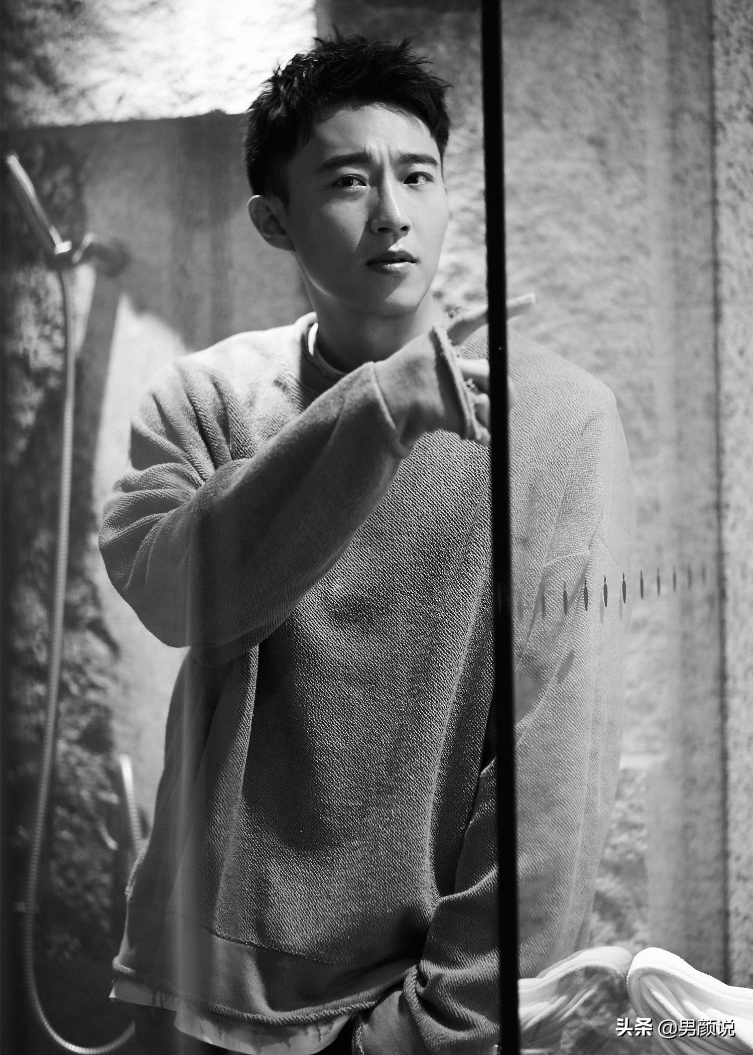 被赵薇带红，明明肌肉型男，却走谐星路线，演技好却平平：可惜！