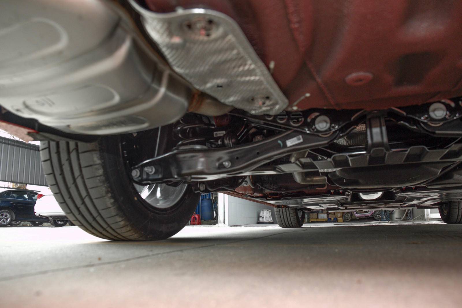 凌渡凭什么卖14万还畅销？带T油耗才5.5L，尾门竟暗示了高尔夫8