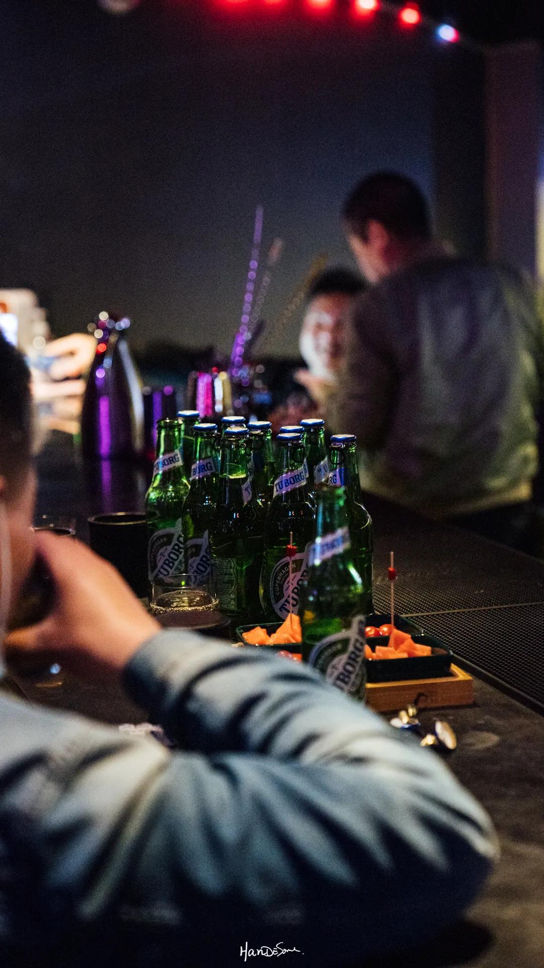 武汉嫂子和男将的秘密狂欢派对,在沿江大道153号