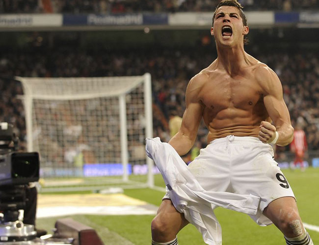 c罗露大腿肌肉高清图片,c罗大腿肌肉照片特写