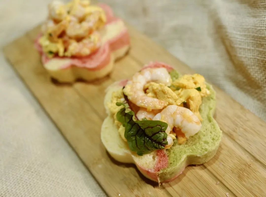 万人定闹钟早起云约早饭，为了去世界各地摆摊卖小吃做准备