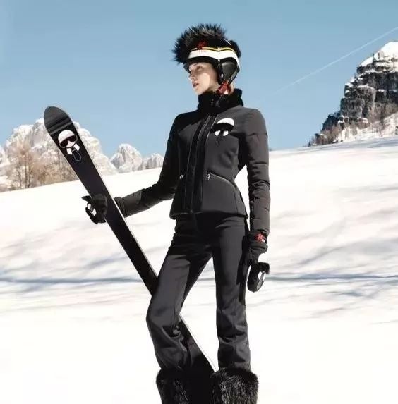 都穿什么牌子滑雪服,哪个牌子的滑雪服最好看
