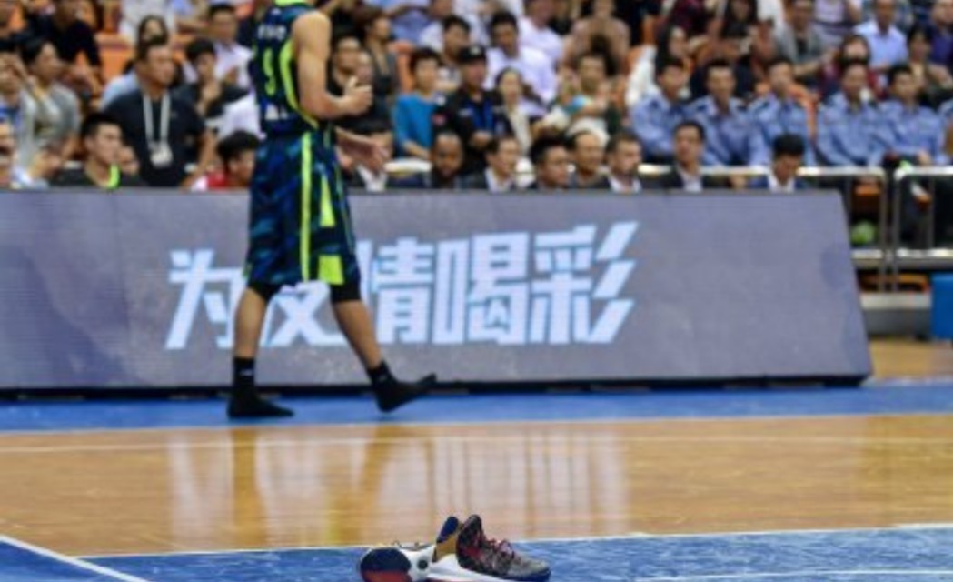 cba穿的李宁篮球鞋,李宁赞助cba都给点什么鞋