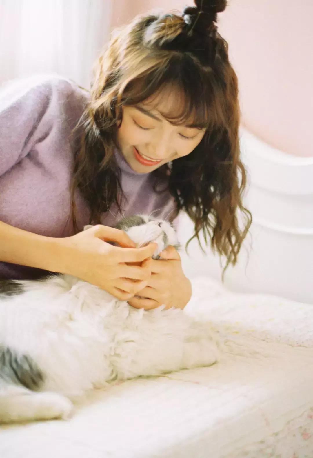 如何居家拍出自然写真照 (在家自己怎么拍出好看的照片写真)