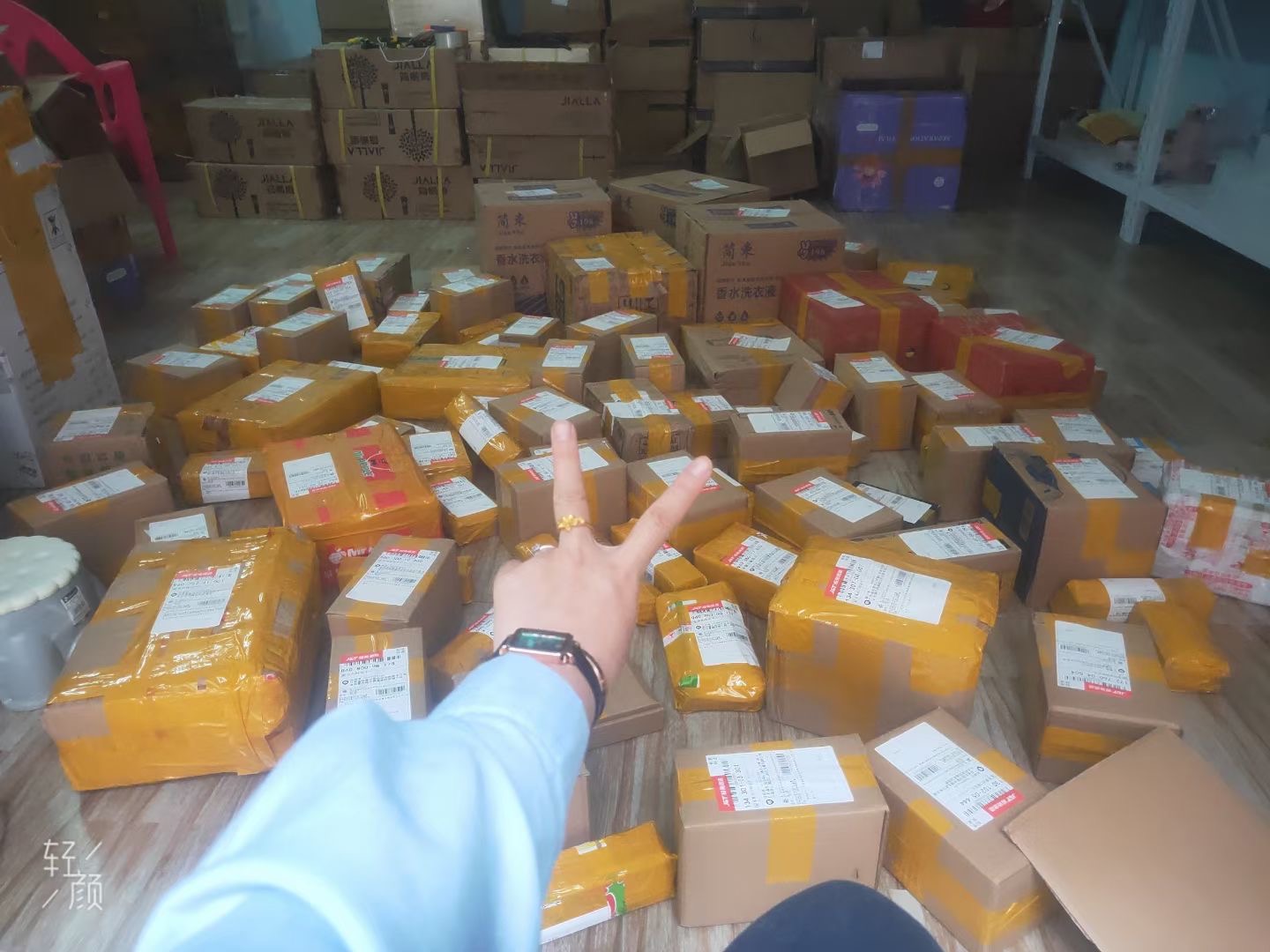 私吻幸福水六姐：微商到底是拿低价货卖好还是按照公司正常制度好