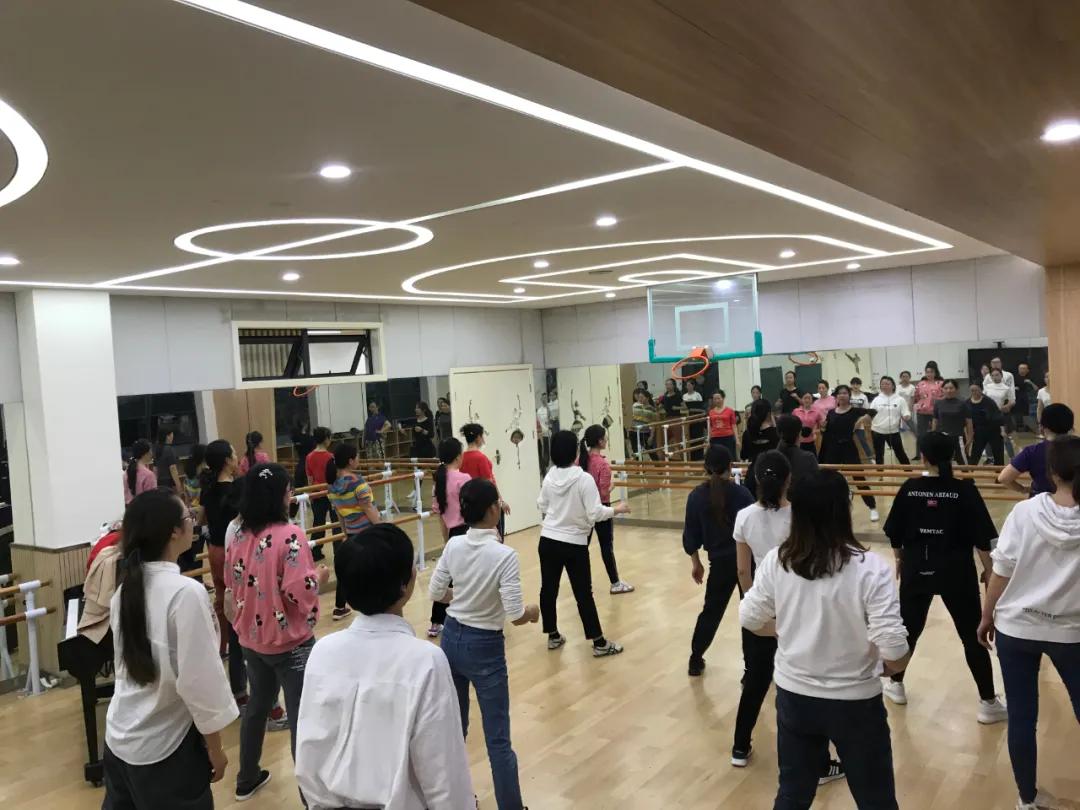 传统体育运动会开幕式,一年一度的运动会在学校拉开帷幕