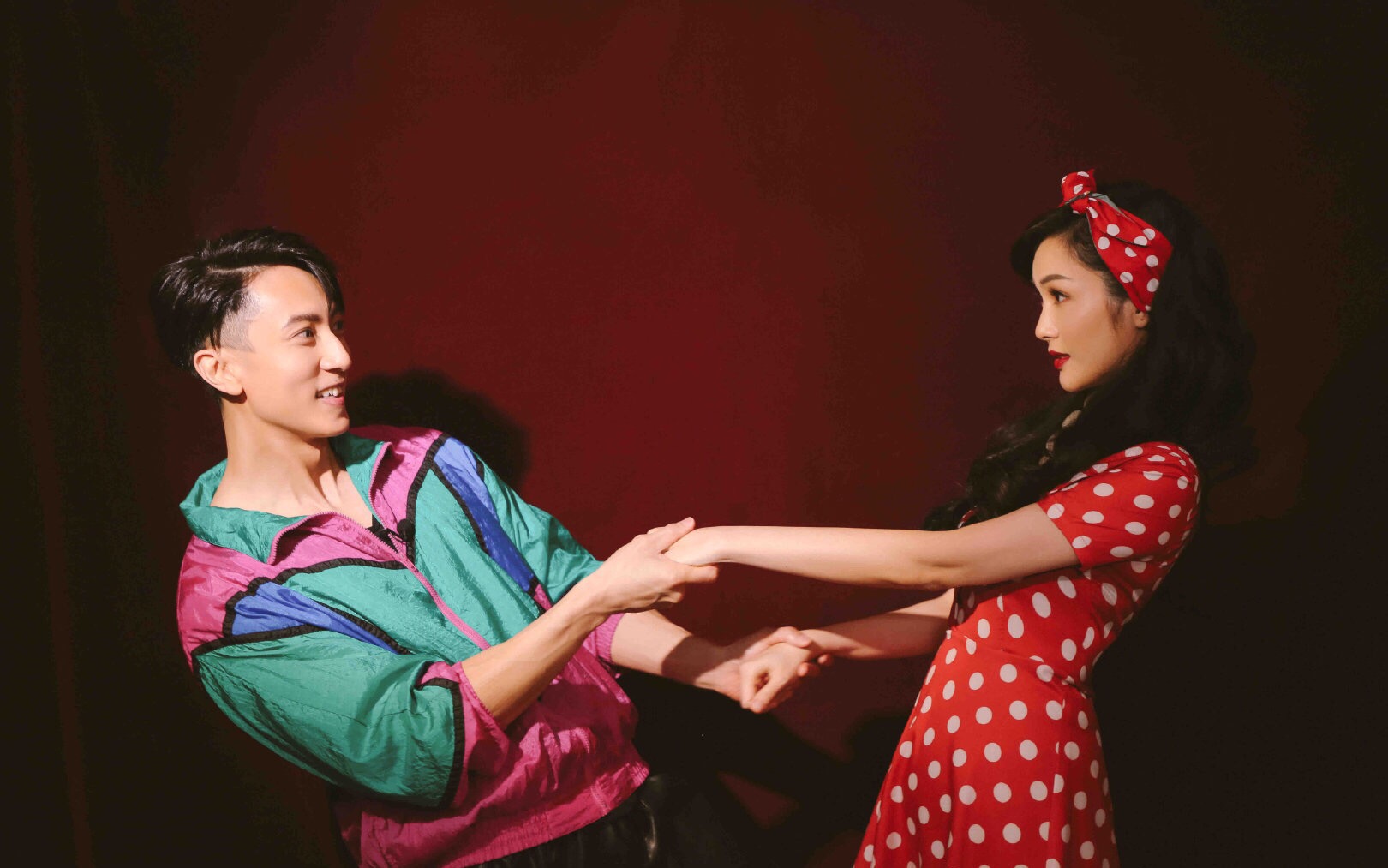 前台湾偶像组合成员婚纱照一出：原来这就是现实中王子公主般爱情