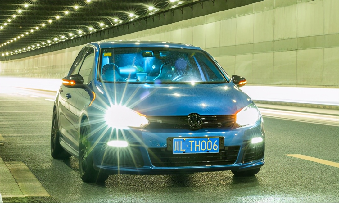 德国大众高尔夫纯电动,大众高尔夫七代1.4t弹射起步