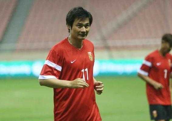 李毅为什么叫国足大帝,李毅护球真的像亨利吗