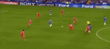 足球大中锋战术,足球后腰在哪个位置图