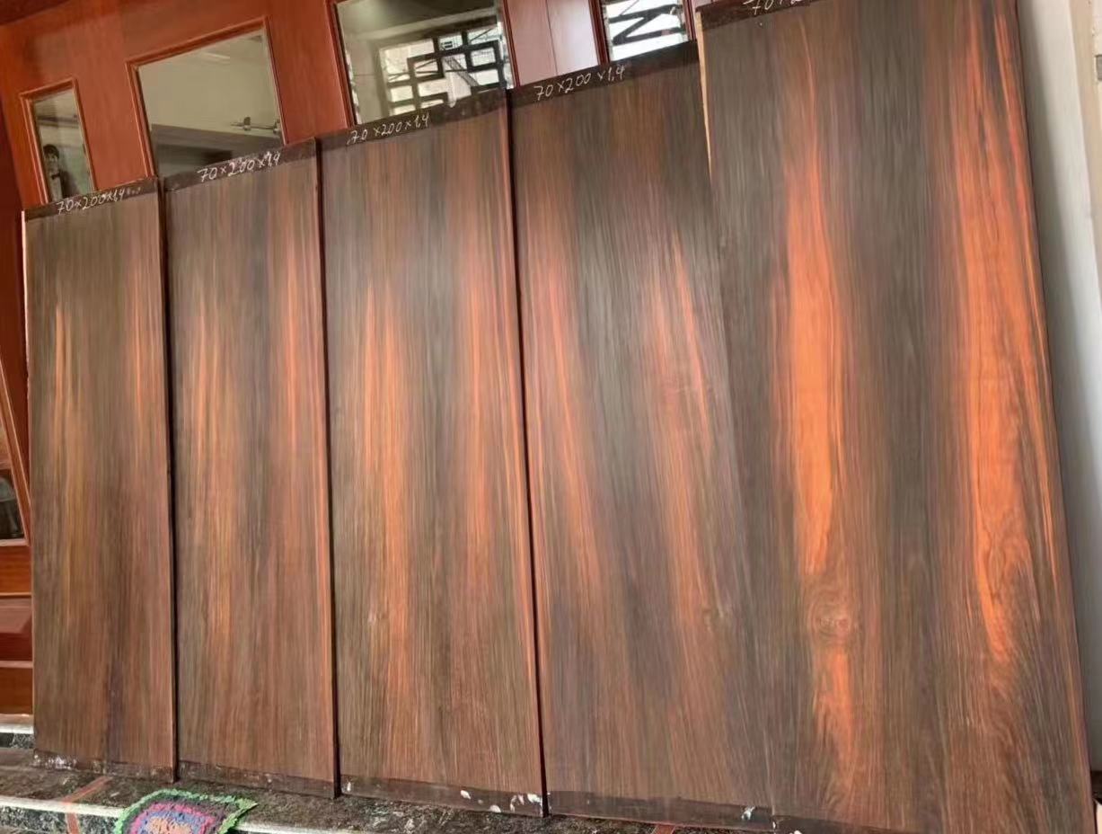 老挝大红酸枝是国标红木吗,红木和大红酸枝有什么区别