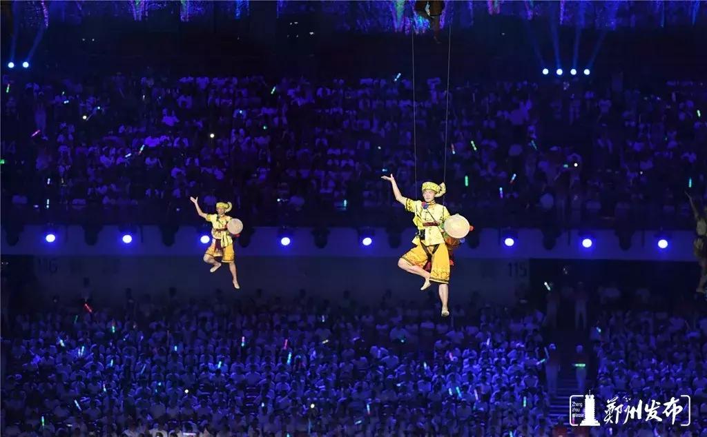 郑州奥体中心震撼场面,郑州奥体中心晚上视频