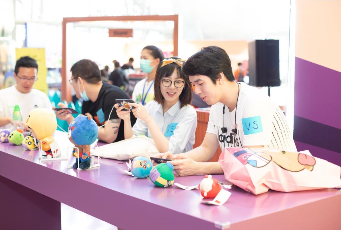 七夕来临，荒野乱斗把上海大悦城包了，还举办了线下相亲活动