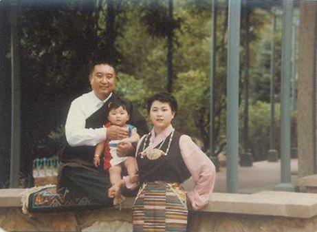 活佛十世班禅,娶了开国上将的外孙女,育有一女现今怎样了?