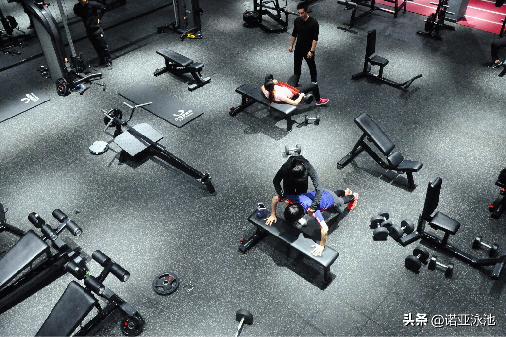 跑男团划船落水,跑男兄弟团变杂技团全过程