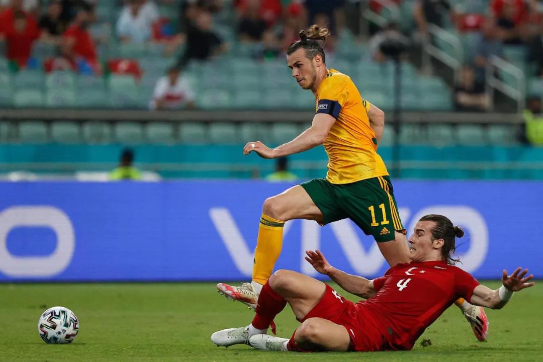 欧洲杯球场广告是虚拟的吗,欧洲杯赛场的中国广告