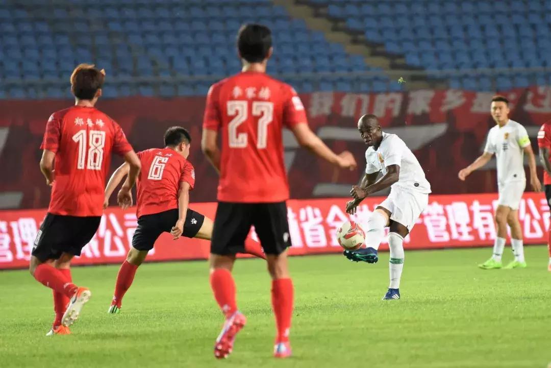 中甲比赛贵州恒丰对辽宁宏运,莫塔射门