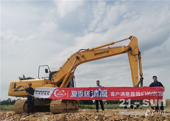 入行18年的他,对山推挖掘机一往情深