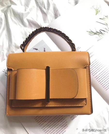 小ck包迪丽热巴同款,迪丽热巴背的迪奥斜挎包