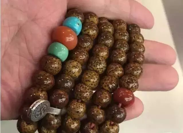 有玻璃底的手串可以直接用手盘吗,紫檀手串多久能盘出玻璃底