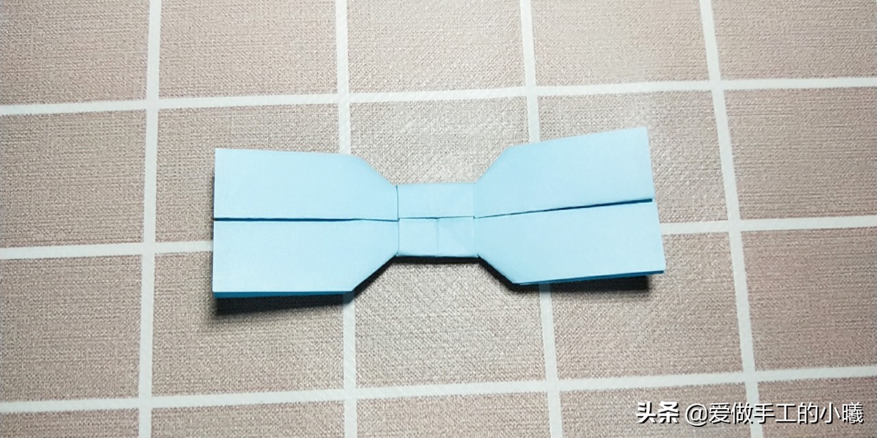 蝴蝶结折纸怎样贴在贺卡上好看,折纸简单又漂亮的蝴蝶结收纳盒