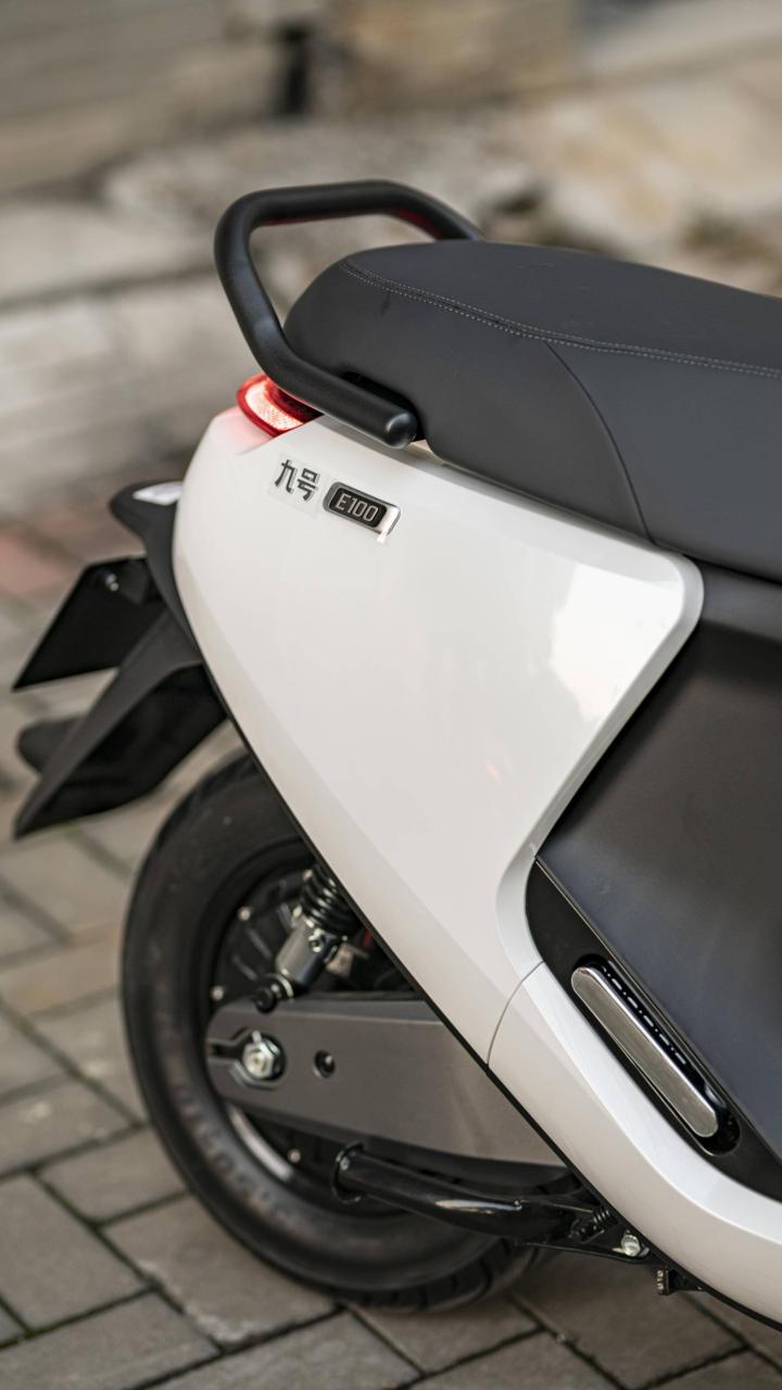 大灯炫酷有型,九号e100大灯效果