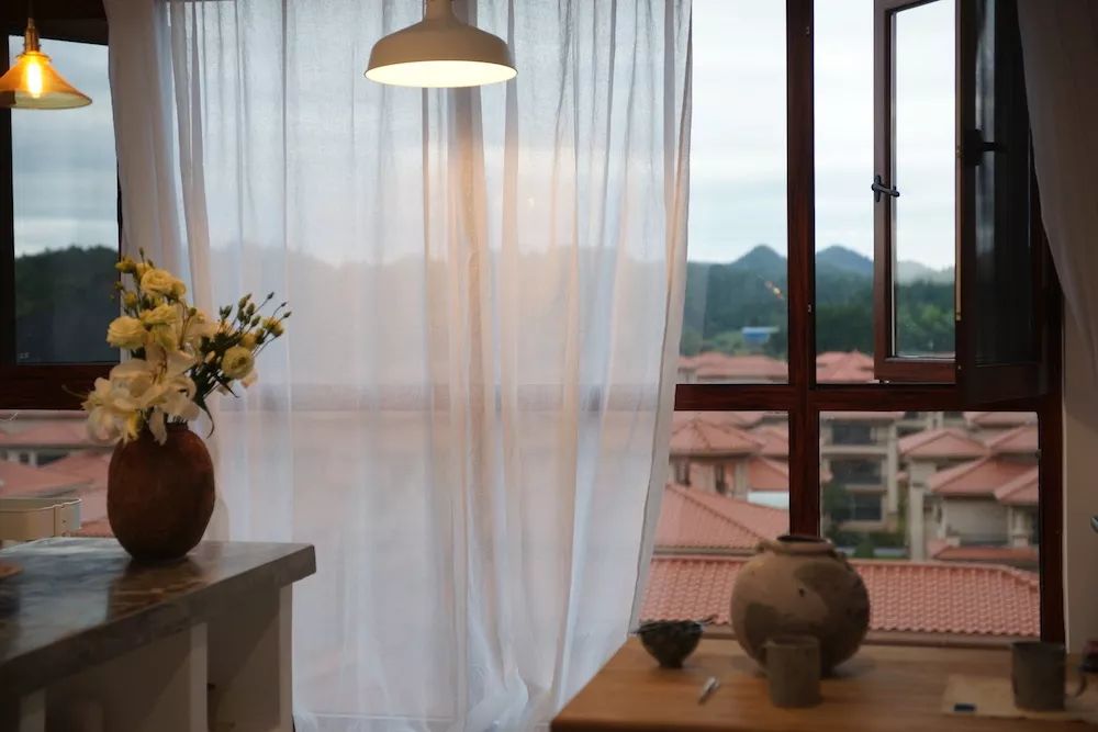 用水泥砌橱柜,用粘土做迷你橱柜