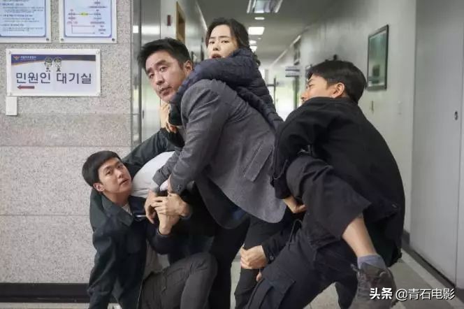 学习港片成韩国新任影史票房冠军，男主连续3年作品都破千万人次