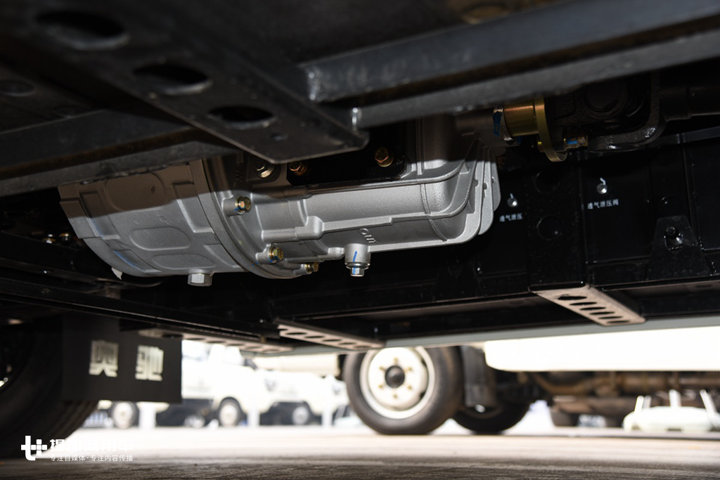 五征飞碟奥驰轻卡导风罩,五征飞碟轻卡新能源