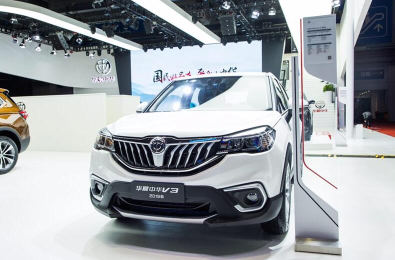 中华v7和宝马x3,2020款华晨中华v7手动四驱国六版