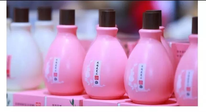 他家口红卖爆了！被套路的你还傻傻以为是“口红效应”……