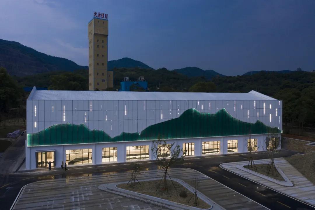 老厂房“变形”智慧矿山，PC插接板重塑幕墙美学设计