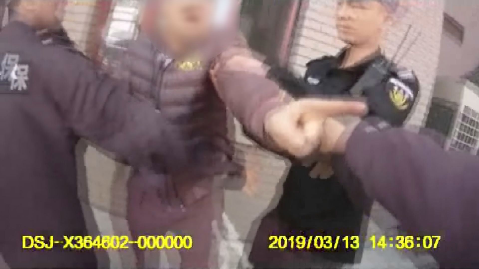 公检法联合发文重拳惩治袭警行为,公安局依法惩治暴力袭警行为