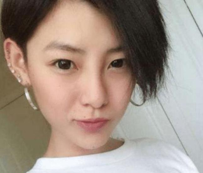 纹身新娘黑色婚纱,穿黑色婚纱纹身的新娘