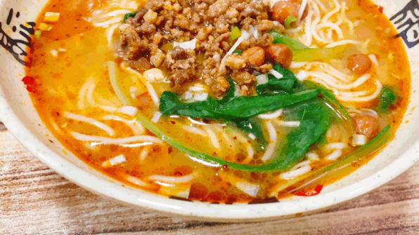 7元吃饱还有肉！秦皇岛河东刚开2年的小新店，即使修路也要吃