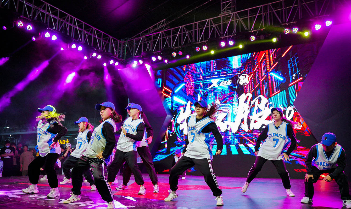 李宁特步跑鞋哪个好,李宁特步匹克哪个好