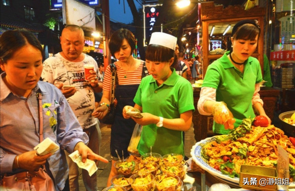 西安探店美食回民街,相约西安回民美食街