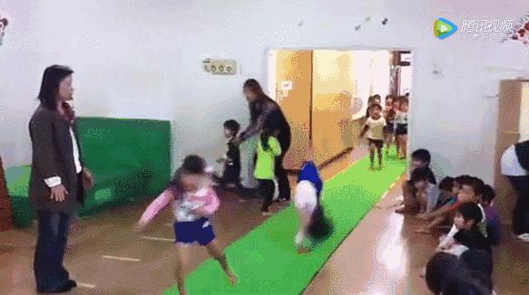 小男孩多次跳箱失败教练鼓励,儿童跳箱失败