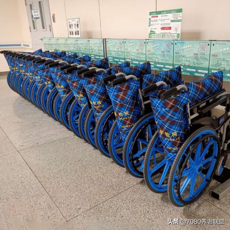 小服务，真方便！互邦老宝贝共享轮椅随时借还，扫码即租