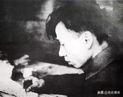 *少奇刘**在人民*队军**两次历史大发展机遇中做出怎样特殊贡献