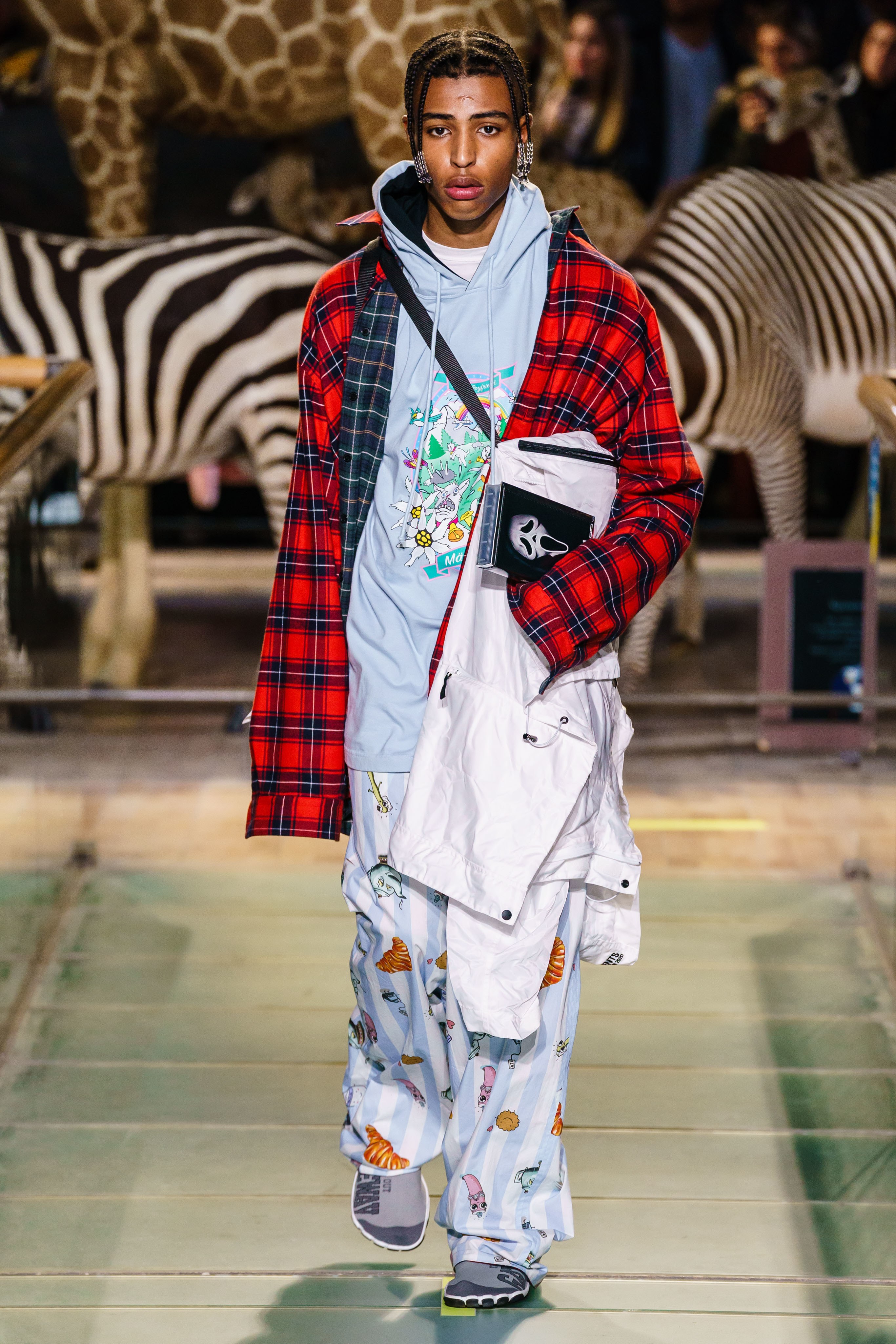 vetements2023秋冬新款,vetements2022秋冬高级成衣发布