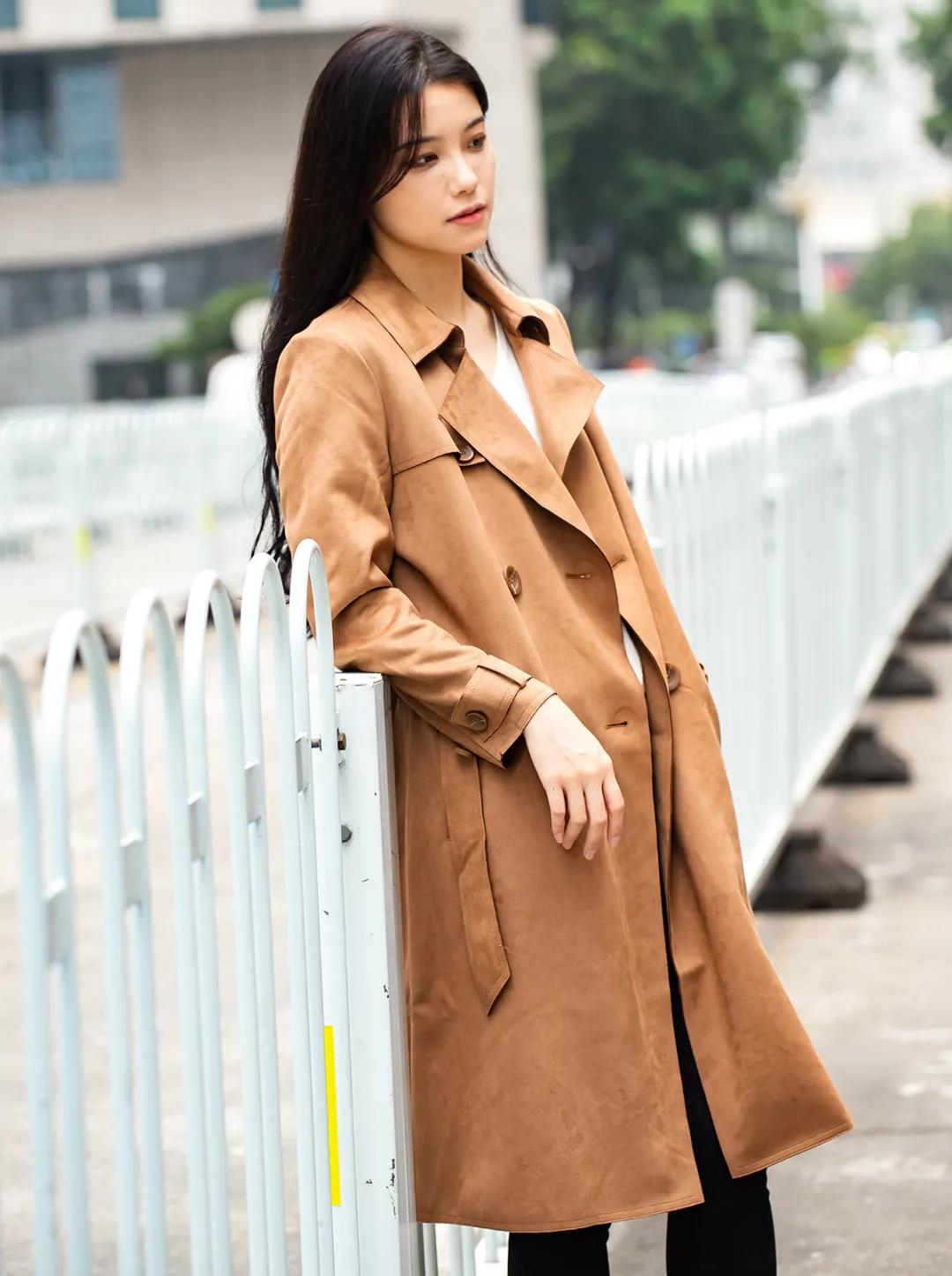 风衣英伦风短款麂皮,英伦经典格子风衣