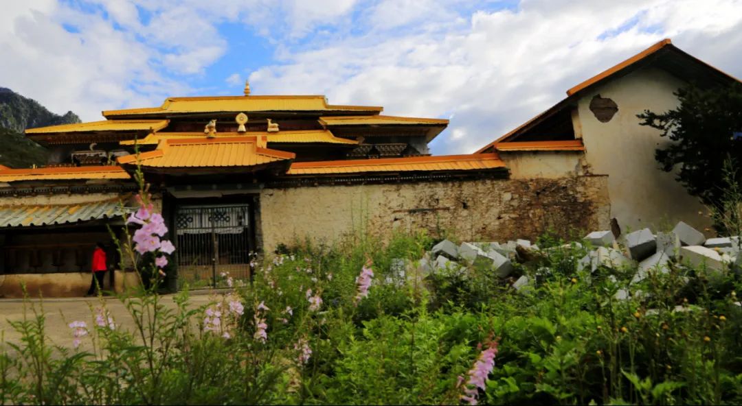 洛克徒步木里到稻城翻的是哪座山,秘境四川甘孜