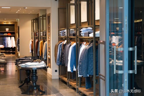 国内阿玛尼衣服是正宗的,阿玛尼的衣服为什么这么便宜