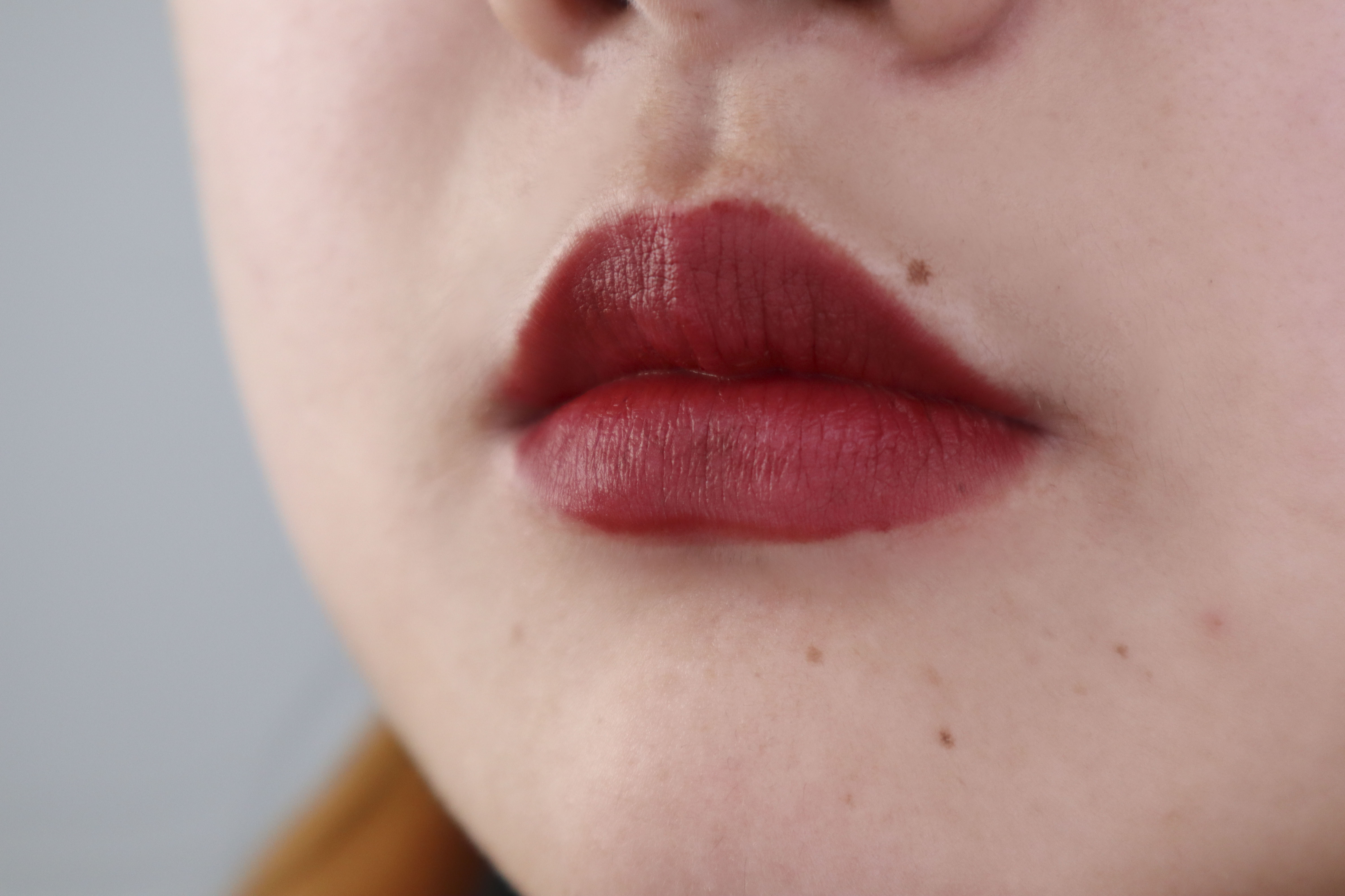 明星涂这个色号也要丑哭？7大口红色系实测，黄黑皮真的不能碰！