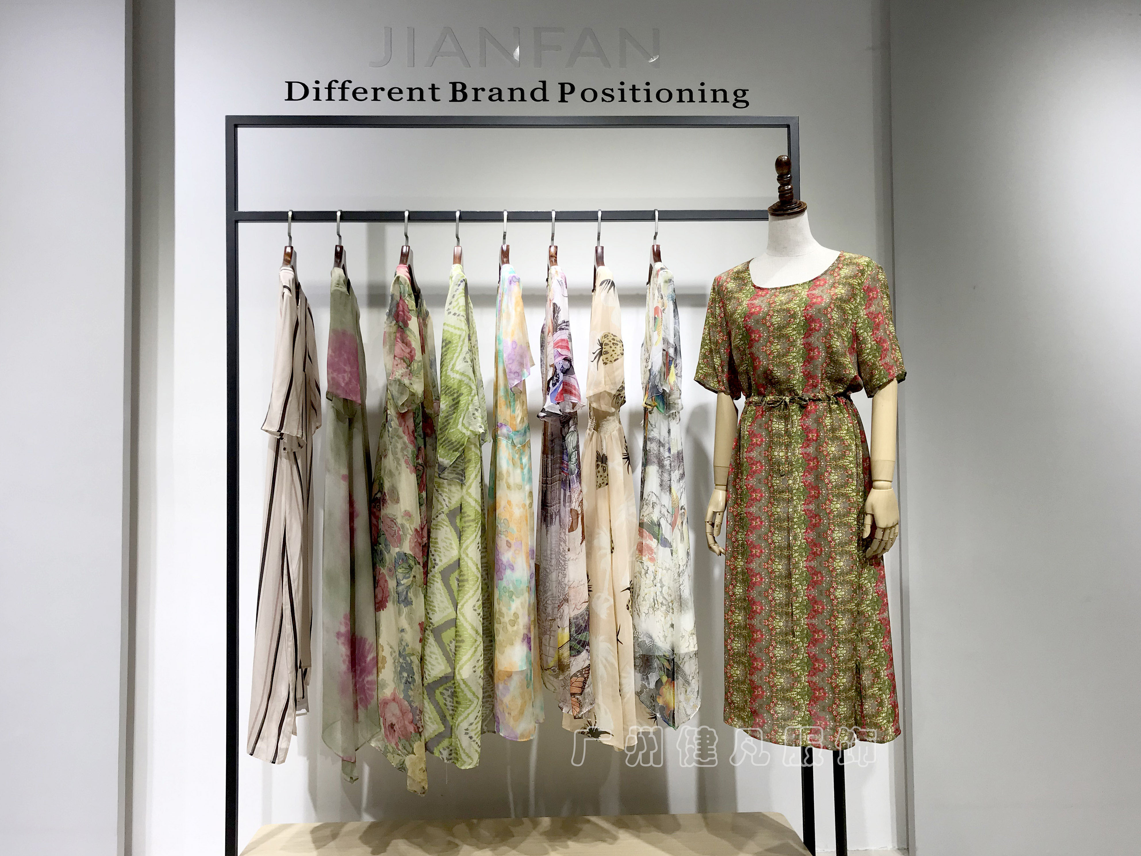 批发真丝连衣裙厂家直播,厂家直销批发真丝连衣裙