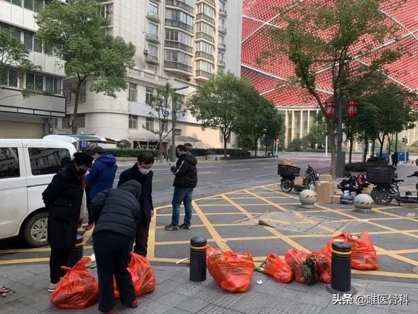 鑲虹値涓嬬殑姝︽眽琛楀ご,鑲虹値涓嬬殑姝︽眽鍖椾含