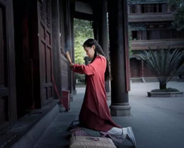 进寺院烧香拜佛,这五禁忌要注意!
