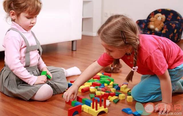 不知道如何与孩子相处？无法与孩子亲密接触？三个字解决你的烦恼