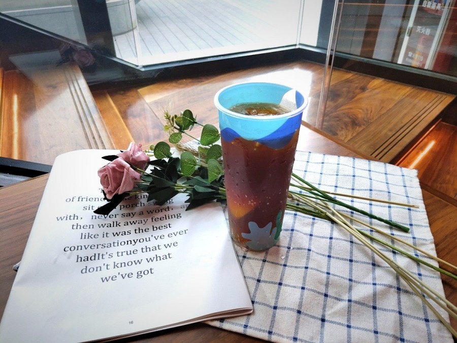 星巴克出了酒精饮料？8款星巴克新品冰调全线测评！